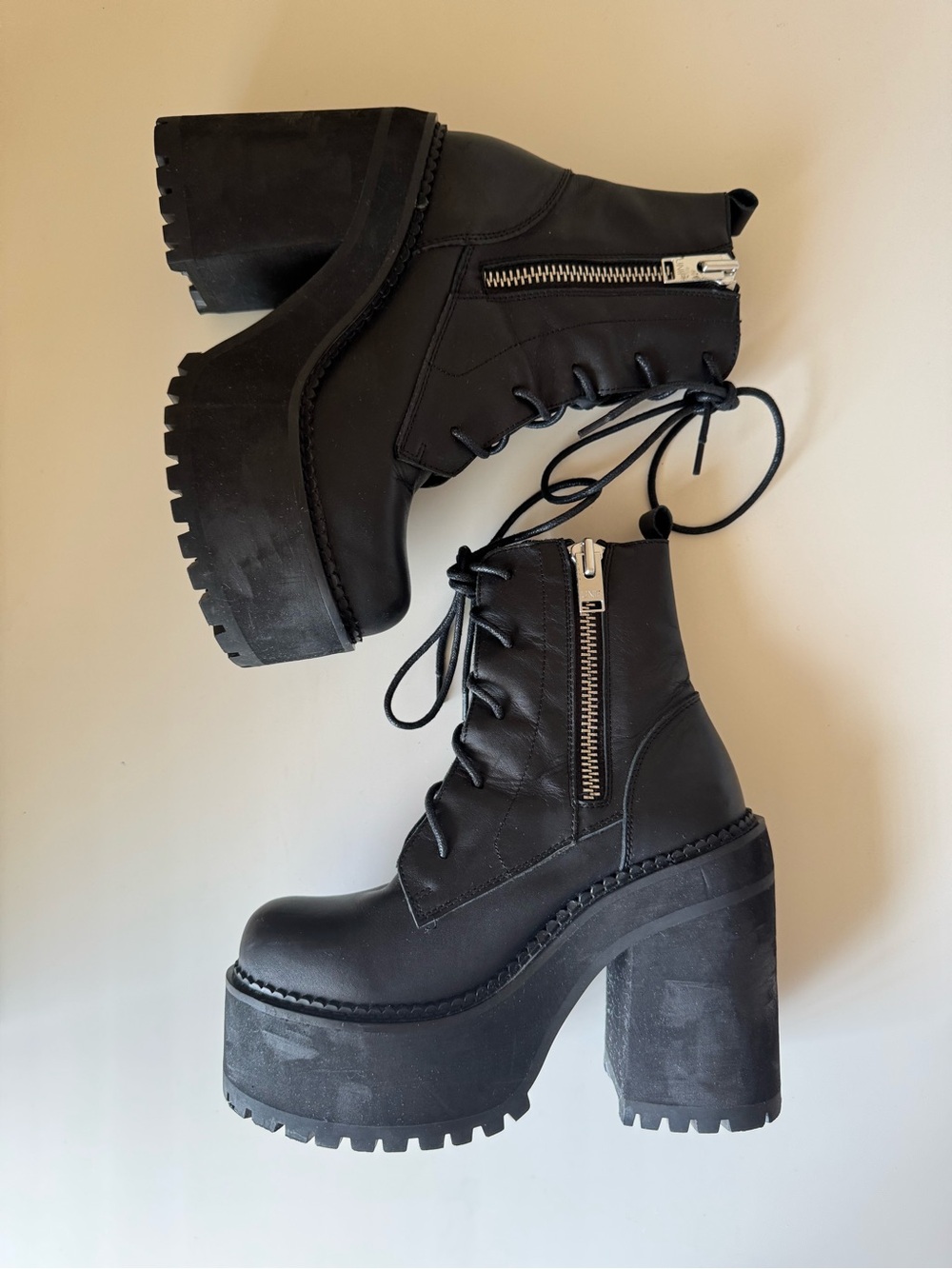 UNIF Choke Boot - US 7 - Black lace-up chunky platform heel boot - Picture 5 of 10